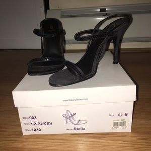 Women’s black heels size 6